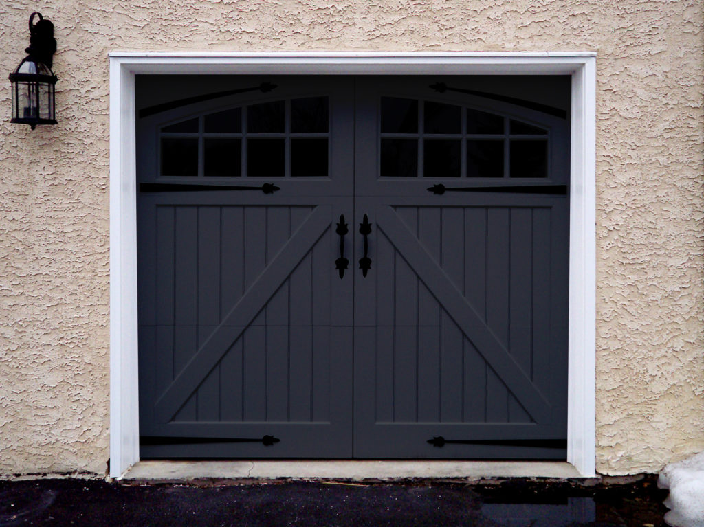 garage door color trend: Black Magic