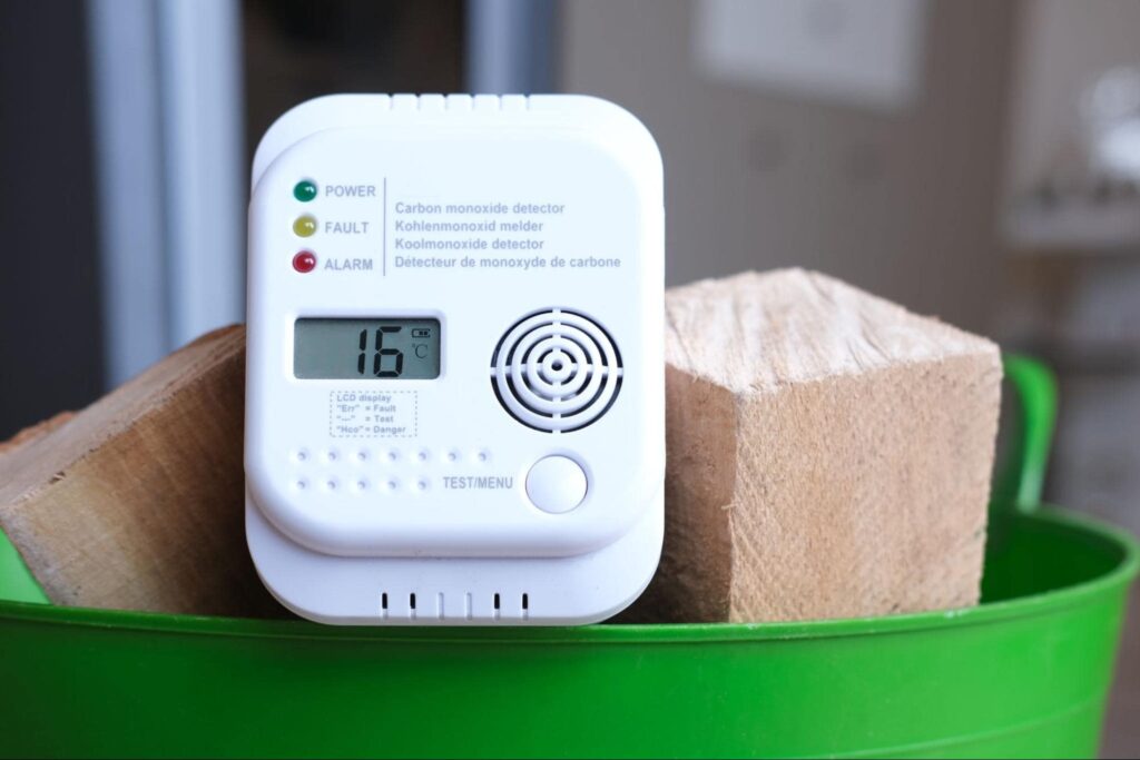 Close up of carbon monoxide detector measuring 16 c.